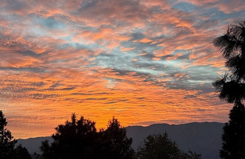 Boise Bed & Breakfast | Charming 4-bedroom B&B with near 360 Views & WiFi in the Boise Mountains!