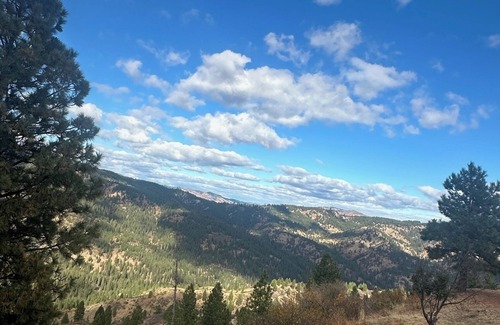 Boise Bed & Breakfast | Charming 4-bedroom B&B with near 360 Views & WiFi in the Boise Mountains!