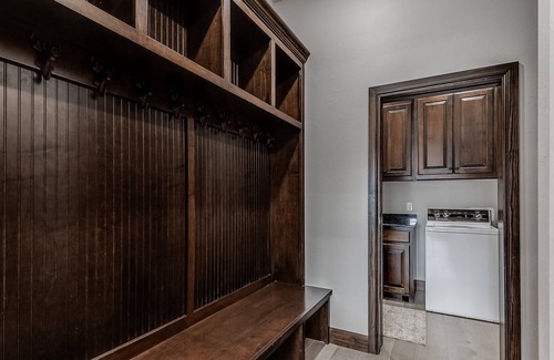 Tribbey Cabin | Charming 4-bedroom cabin with 160 acres