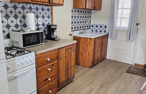 Newaygo Cottage | Charming 4-bedroom cottage 4 & 5