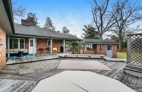 Alexandria West House | Charming 4-bedroom house with WiFi and AC in enjoyable Alexandria