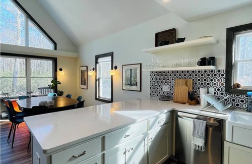 Jim Thorpe House | Charming 4-bedroom house with Hot Tub - Playset - Firepit - Lake beach