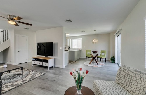 Las Vegas House | Charming 4-bedroom house with AC, WiFi in lovely Las Vegas