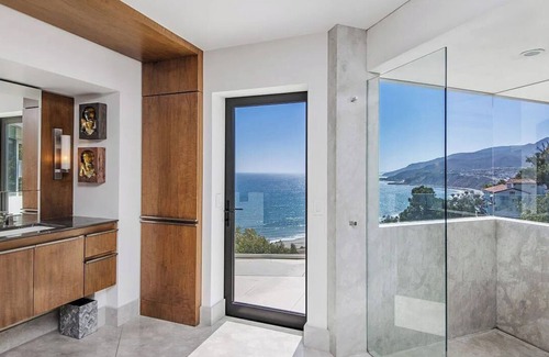 Pacific Palisades Villa | Charming 4-bedroom villa with WiFi and AC with 200 People Event Space.