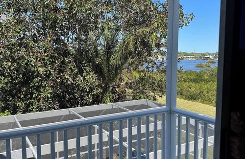 Palm Harbor House | Charming 4-bedroom waterfront home in Palm harbor, Florida