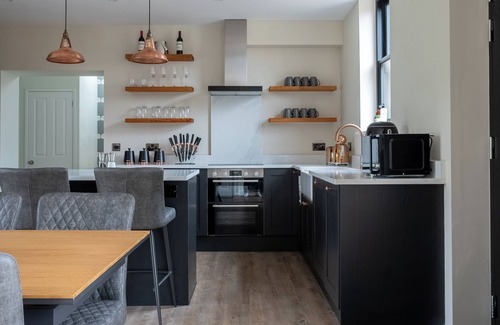 Pimperne Villa | Charming 4-bedroom villa in enchanting Pimperne with WiFi