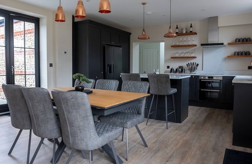 Pimperne Villa | Charming 4-bedroom villa in enchanting Pimperne with WiFi