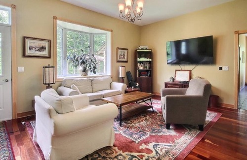 Gore Ski Chalet | Charming 4 bedrooms home with 2 fireplaces