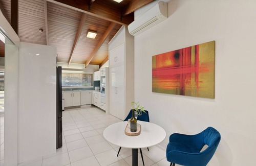 Robertson House | Charming 4BR House w/Pool& Parking near Sunnybank