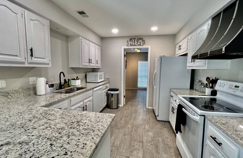 Universal City House | Charming 4BR Oasis Fully-Equipped Perfect Stay!