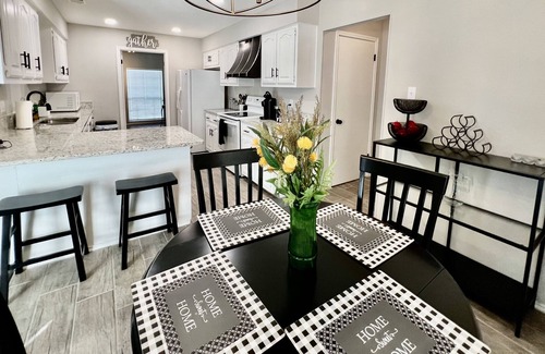 Universal City House | Charming 4BR Oasis Fully-Equipped Perfect Stay!