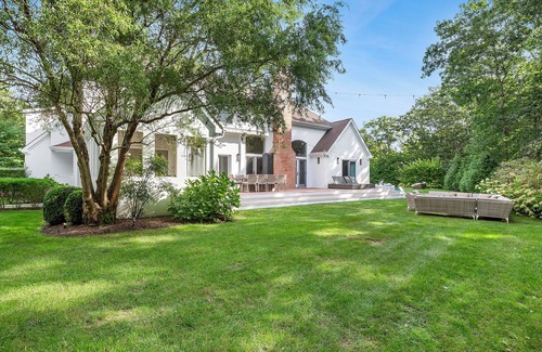 Water Mill Cottage | Charming 5-bedroom cottage with WiFi and AC in Bridgehampton minutes from Sag