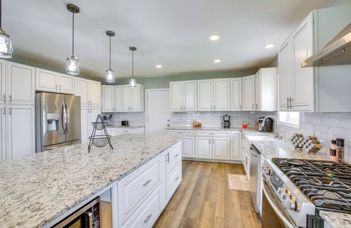 Cadillac House | Charming 5-bedroom Cadillac Retreat W/Private Hot Tub Shared Basketball Court