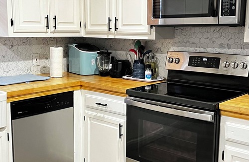 San Angelo House | Charming 5-bedroom house with AC and WiFi in San Angelo.