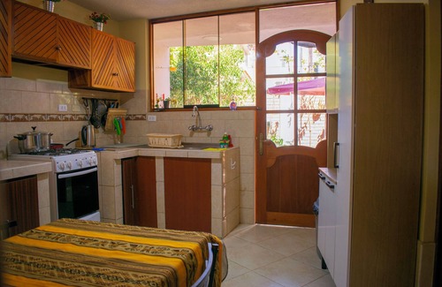 Yanahuara House | Charming 5-bedroom with private bathroom house with ping pong table and WiFi