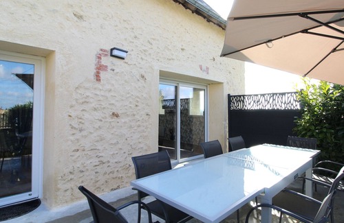 Corze Cottage | Charming 6-Person Cottage Near Angers - Modern Comforts, Garden, Jacuzzi, and Family Activities