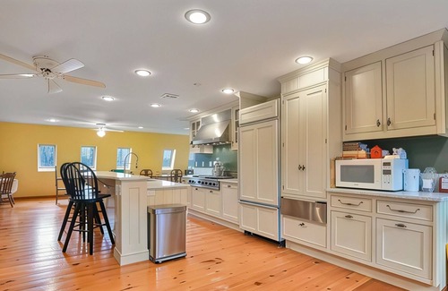 Honesdale Other | Charming 7-bedroom farmhouse with AC, WiFi in welcoming Honesdale