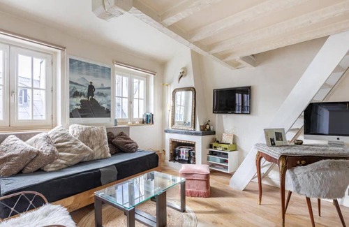 Quartier de la Monnaie Apartment | Charming and Chic Home - Notre Dame