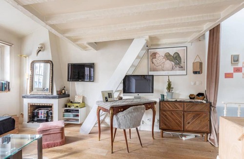 Quartier de la Monnaie Apartment | Charming and Chic Home - Notre Dame