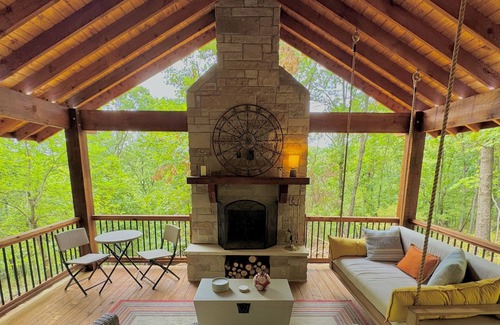 Eureka Springs Cabin | Charming and Cozy Cabin on a Mountainside Outside Eureka Springs