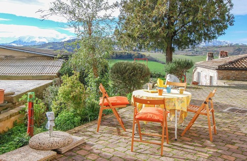 Falerone House | Charming and family friendly stone house in a beautiful location with panoramic views.