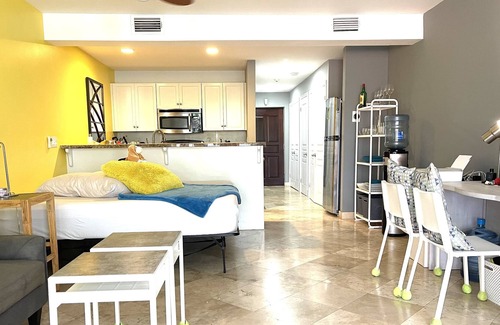 The Bight Apartment | Charming and newly refreshed Studio, In The Heart Of Paradise,