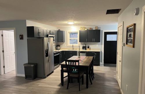 Fulda Other | Charming and private 3-bedroom farmhouse in lovely Evanston with WiFi, AC.