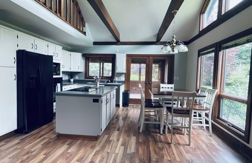 East Leroy House | Charming and Quiet House in Battle Creek on Private 7 acres!