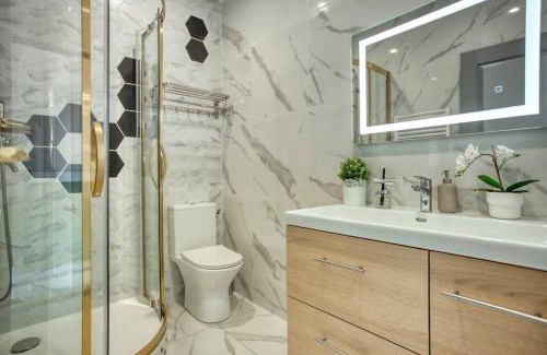 Quartier de la Roquette Apartment | Charming Apart NEW 2 Bedrooms with Aircon
