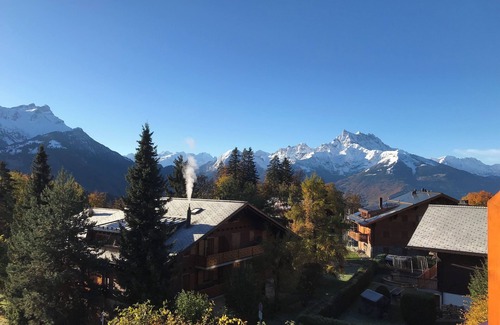 Chesieres Apartment | Charming Apartment, 1 minute to Bus Stop, free WiFi, 2 bedrooms & Stunning Views