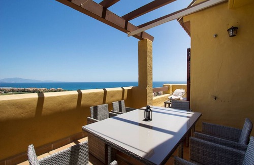 Puerto de la Duquesa Apartment | Charming apartment close to the beach.
