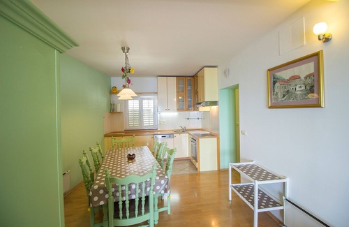 Borak Apartment | Charming apartment for 6-8 people, with sea views