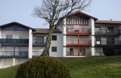 Bassussarry Apartment | CHARMING APARTMENT ON MAKILA GOLF COURSE WITH SWIMMING POOL, NEAR BIARRITZ&ANGLET