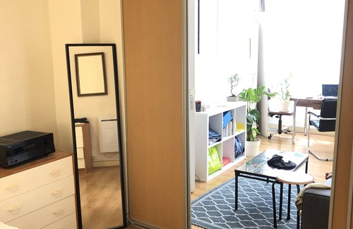 Combat Apartment | Charming apartment in Canal Area - Central Paris - with WiFi