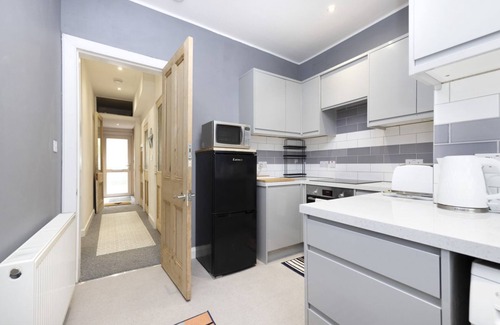 Leith Apartment | Charming Apartment near Leith Links with Patio