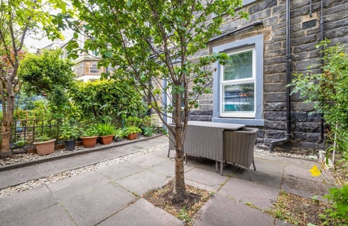 Leith Apartment | Charming Apartment near Leith Links with Patio