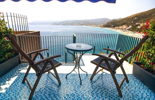 Torre del Mare Apartment | Charming apartment overlooking the sea