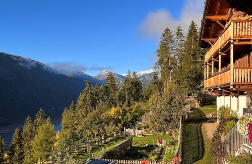 Santa Valburga Apartment | Charming Apartment “Panorama Raffeinhof” with Lake View, Balcony, Terrace & Garden