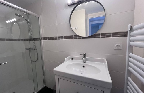 Cauterets Apartment | Charming Apartment with Fireplace in Cauterets - Pets Allowed, Parking and Terrace