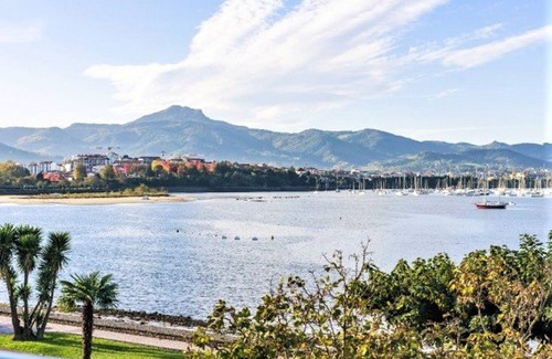 Hendaye Apartment | Charming Apartment with Balcony, 2 Bedrooms, 5min Drive to Beach, Quiet Area in Hendaye