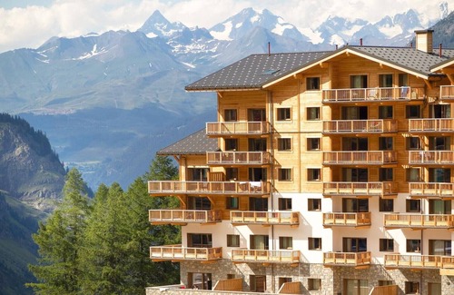 Les Boisses Apartment | Charming Apartment with Pool in Tignes