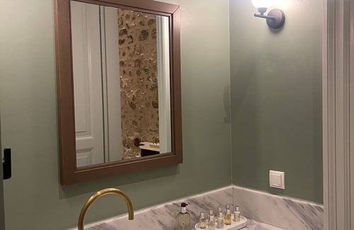 Monastiraki Villa | Charming Athens Apartment | 1 Bedroom.