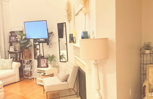Glenarden Bed & Breakfast | Charming B&B with AC in Bowie MD