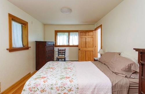 Baileys Harbor Cabin | Charming Baileys Hollow Cottage