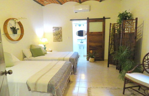 Lo de Marcos Hotel | Charming Bambu Room in Casa Botanica