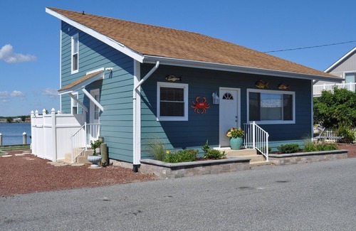 Keen-Wik On the Bay House | Charming Bayfront Cottage! Spectacular Sunsets! PET FRIENDLY !