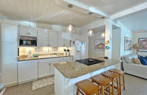 Villa Segunda House | Charming Beach Bungalow Steps to Beautiful Gulf of Mexico & Sugar White Sand