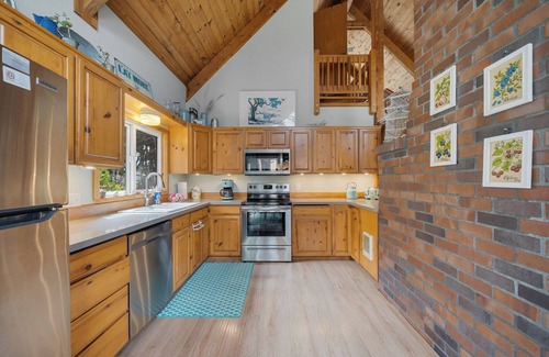 Rockaway Beach Cottage | Charming Beach Cabin *Close Beach Access*