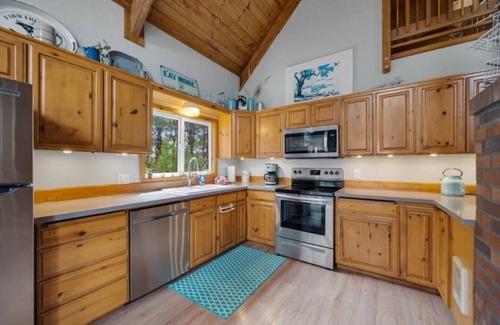 Rockaway Beach Cottage | Charming Beach Cabin *Close Beach Access*