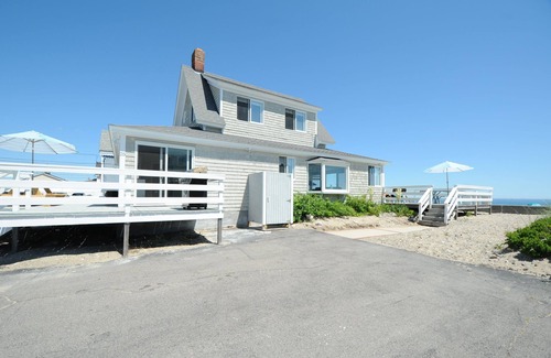 Humarock House | Charming Beach Front House in Humarock! Sleeps 8 Comfortably